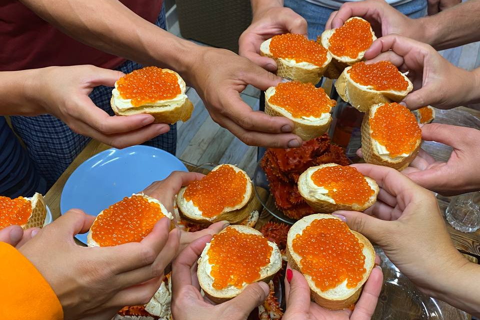 Свежая вкуснейшая икра и морепродукты