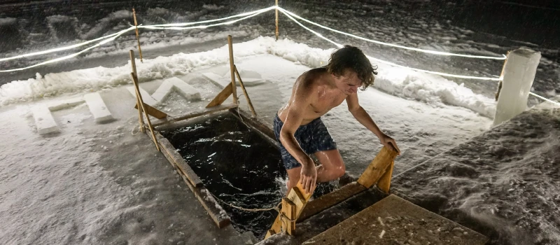 Баня и прорубь в Питере