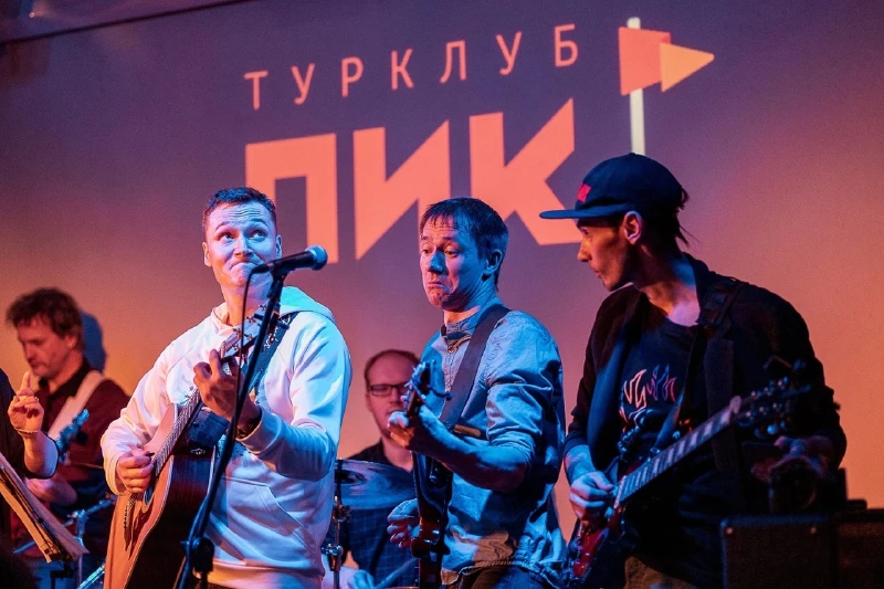 Открытый микрофон. Акустическая песенная встреча